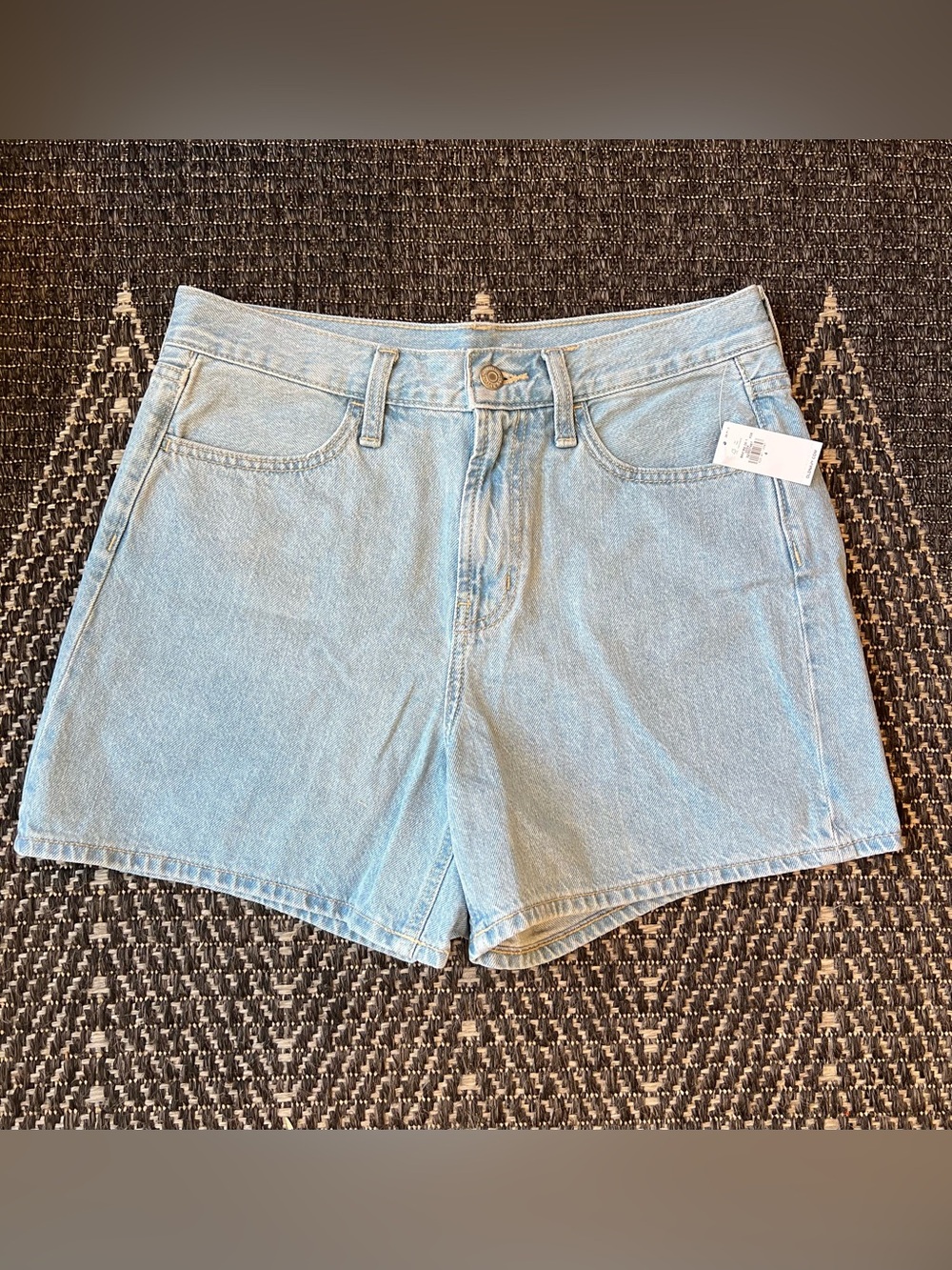 NWT Old Navy Wow Baggy Denim Jean Shorts High Rise Light Blue Wash Womens 4 NEW